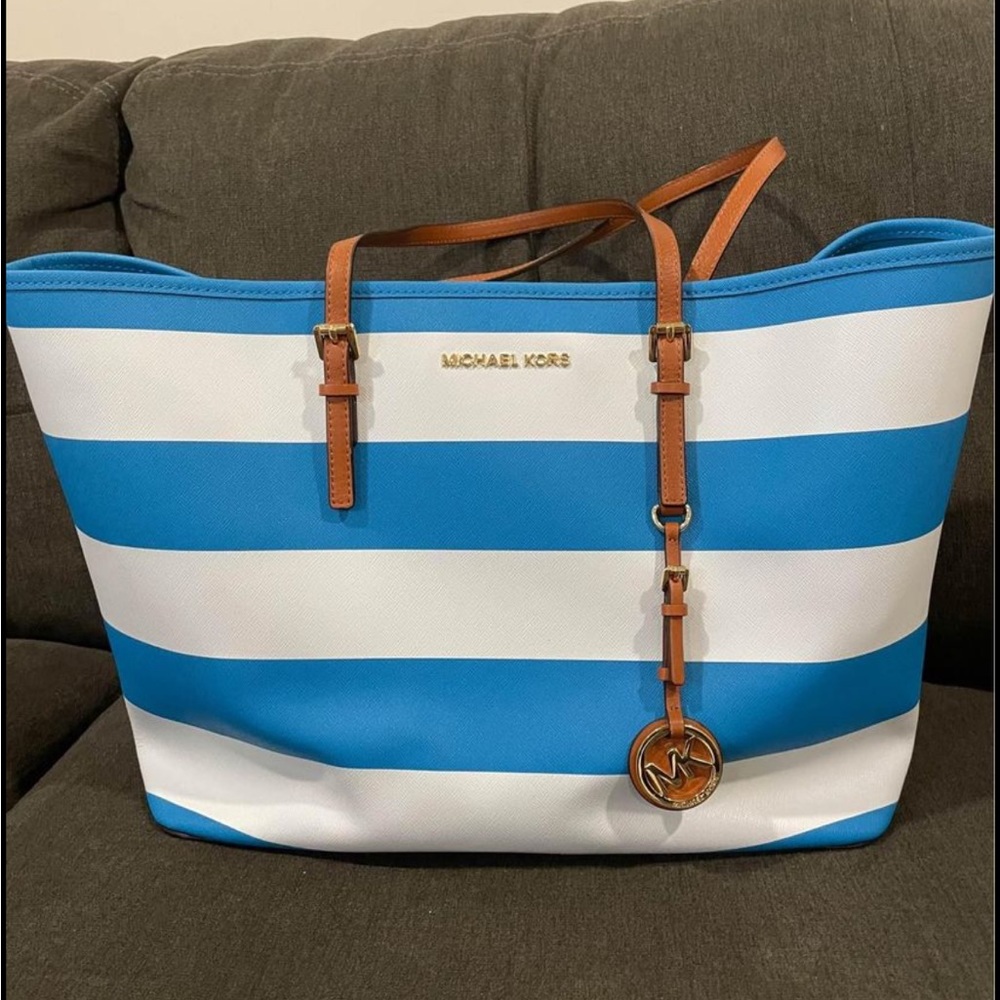 Micheal Kors purse